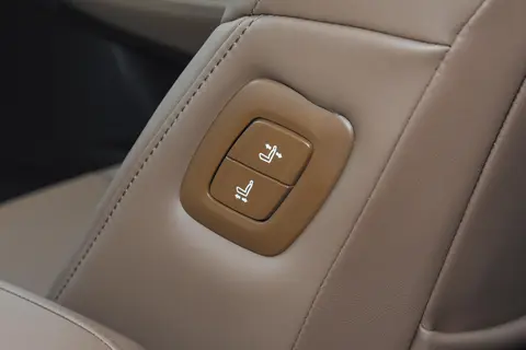 进口十六代丰田皇冠SD理性选购指南:5万差价的实用主义抉择